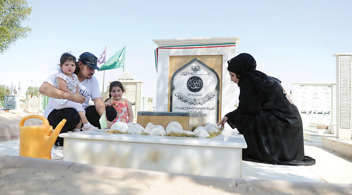 u0639u0627u0626u0644u0629 u062au062au0644u0648 u0627u0644u0641u0627u062au062du0629 u0639u0644u0649 u0631u0648u062d u0641u0642u064au062fu0647u0627 t(u062au0635u0648u064au0631 u0628u0633u0627u0645 u0632u0628u062fu0627u0646)