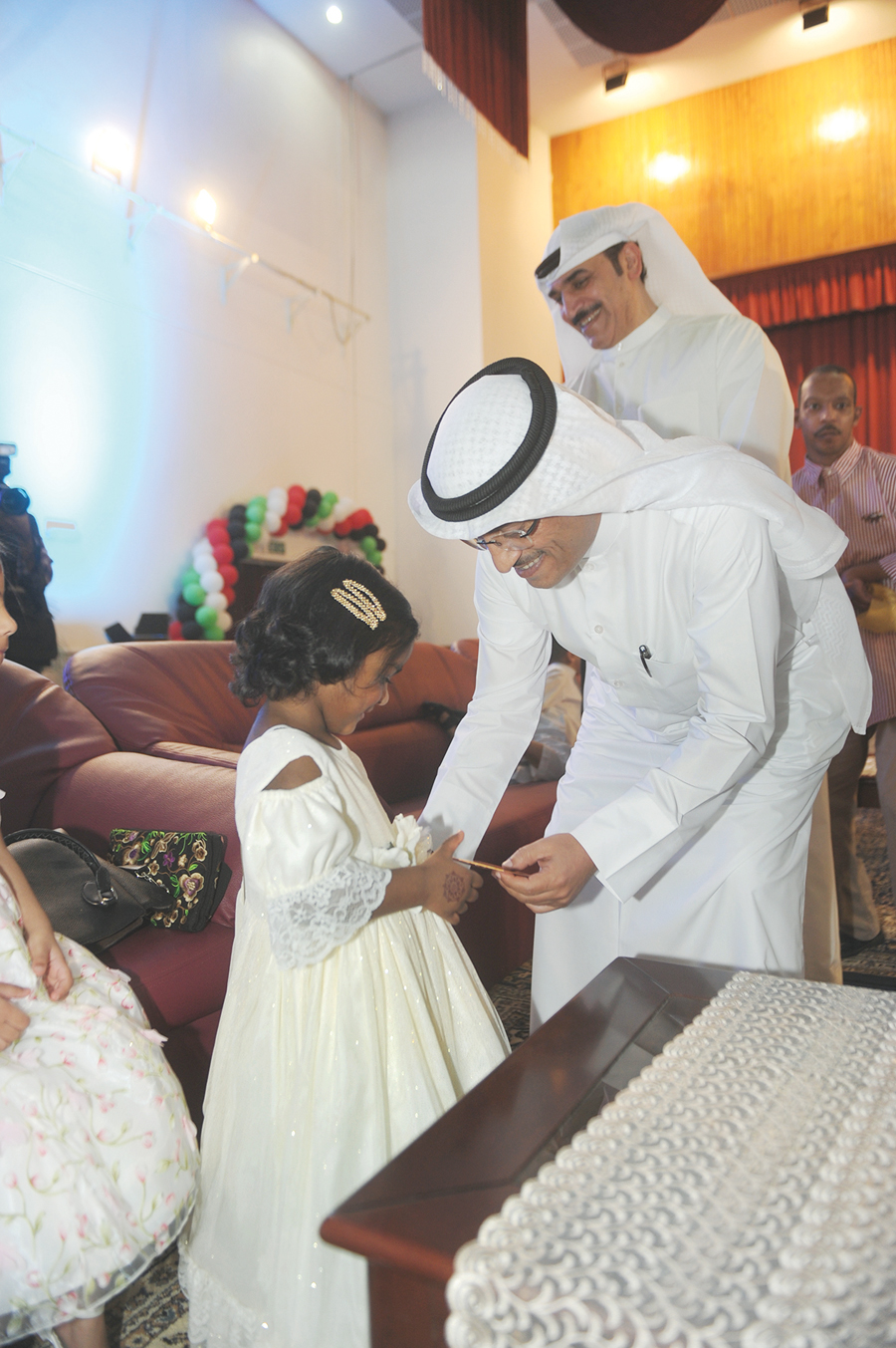 ... وعيدية لإحدى الزهرات