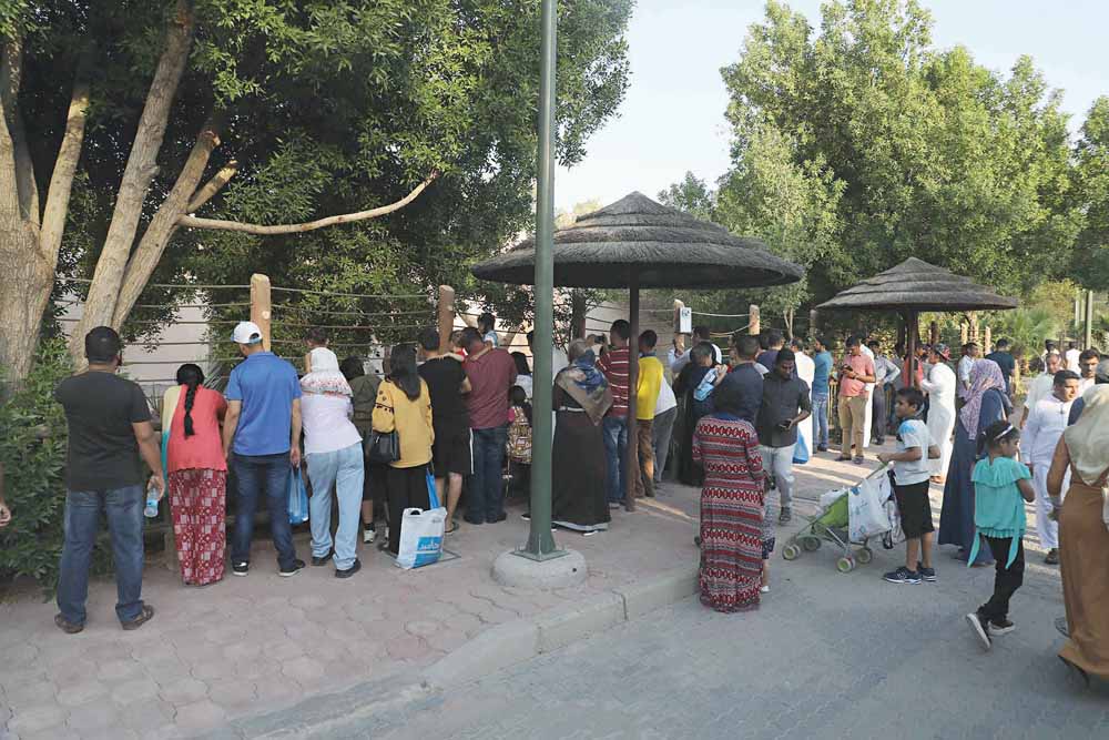 حديقة الحيوان تستقبل الكثير من الرواد في العيد