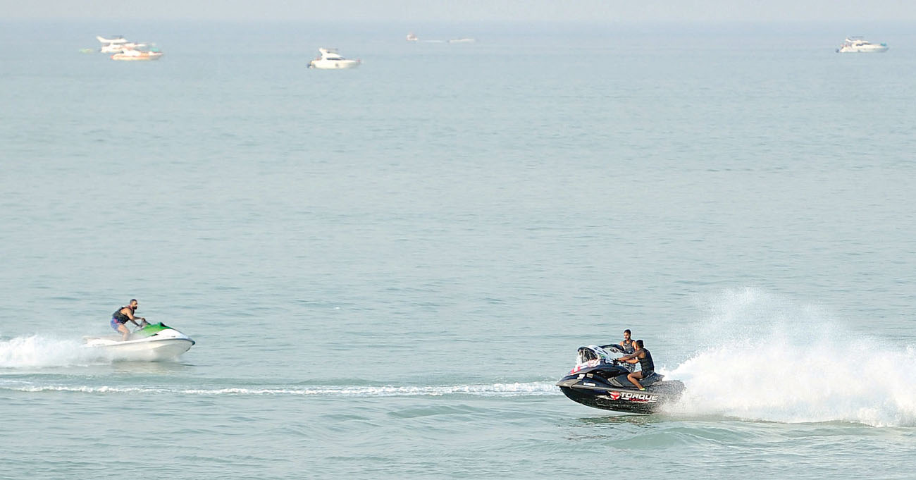 استعراضات أصحاب الجت سكي