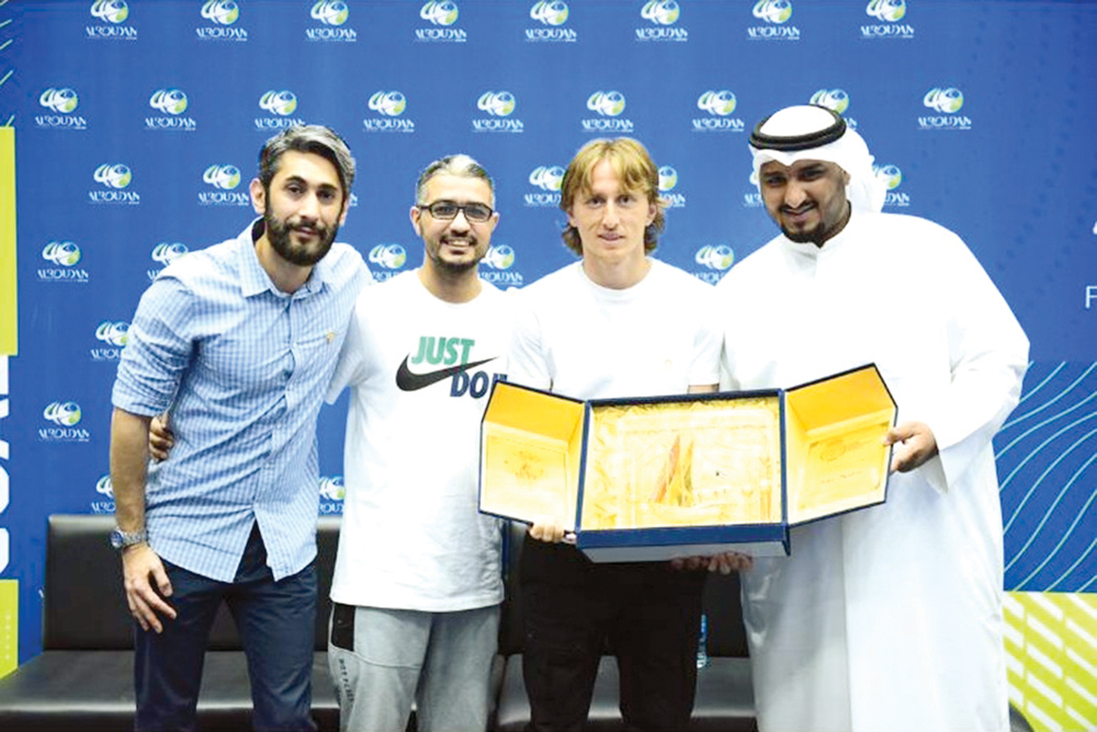 تكريم من الرابطة لمودريتش لدى زيارته الكويت