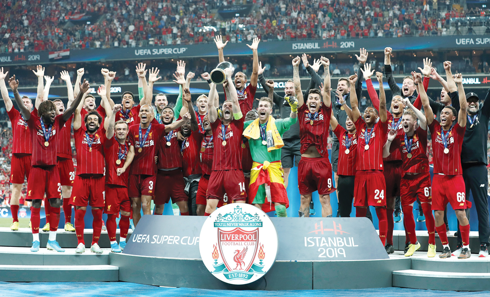 u0644u0627u0639u0628u0648 u0644u064au0641u0631u0628u0648u0644 u0645u062au0648u0651u062cu064au0646 u0628u0643u0623u0633 u00abu0627u0644u0633u0648u0628u0631u00bb u0627u0644u0623u0648u0631u0648u0628u064au0629 u0641u064a u0625u0633u0637u0646u0628u0648u0644                                      t            (u0631u0648u064au062au0631u0632) 