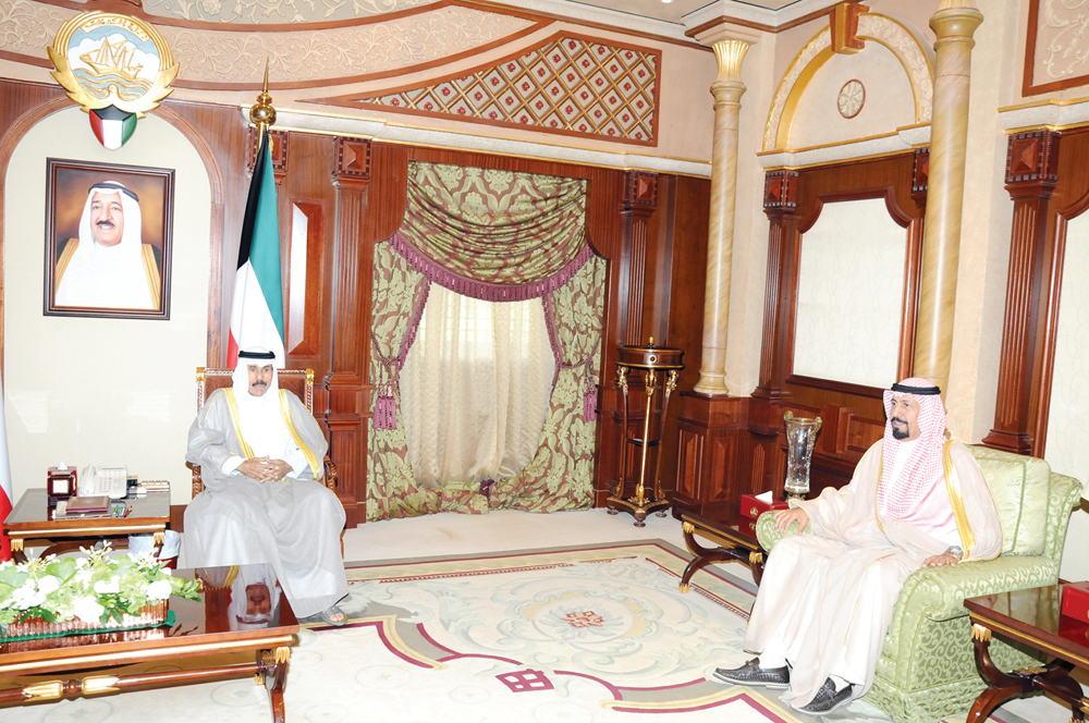 ولي العهد مستقبلاً السفير علي الخالد