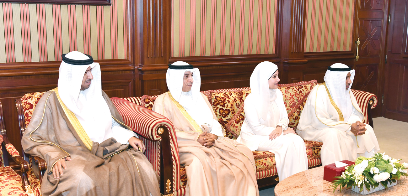 الوزراء الشعلة ورمضان والعازمي والعفاسي خلال لقائهم سمو الأمير