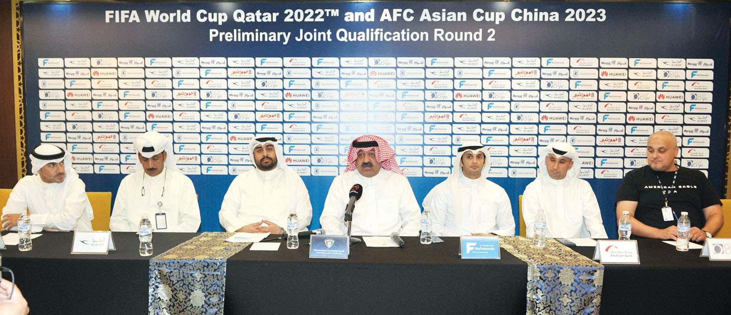 u0627u0644u064au0648u0633u0641 u0645u062au062du062fu062bu0627u064b u062eu0644u0627u0644 u0627u0644u0645u0624u062au0645u0631 u0627u0644u0635u062du0627u0641u064a     t   (u062au0635u0648u064au0631 u0633u0639u062f u0647u0646u062fu0627u0648u064a) 