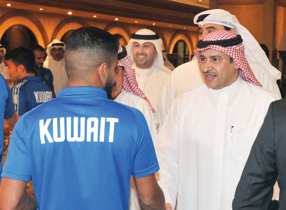 u0639u0644u064a u0645u0631u0648u064a u062du0631u0635 u0639u0644u0649 u0645u0624u0627u0632u0631u0629 u0627u0644u0644u0627u0639u0628u064au0646                   t       (u062au0635u0648u064au0631 u0633u0639u062f u0647u0646u062fu0627u0648u064a)