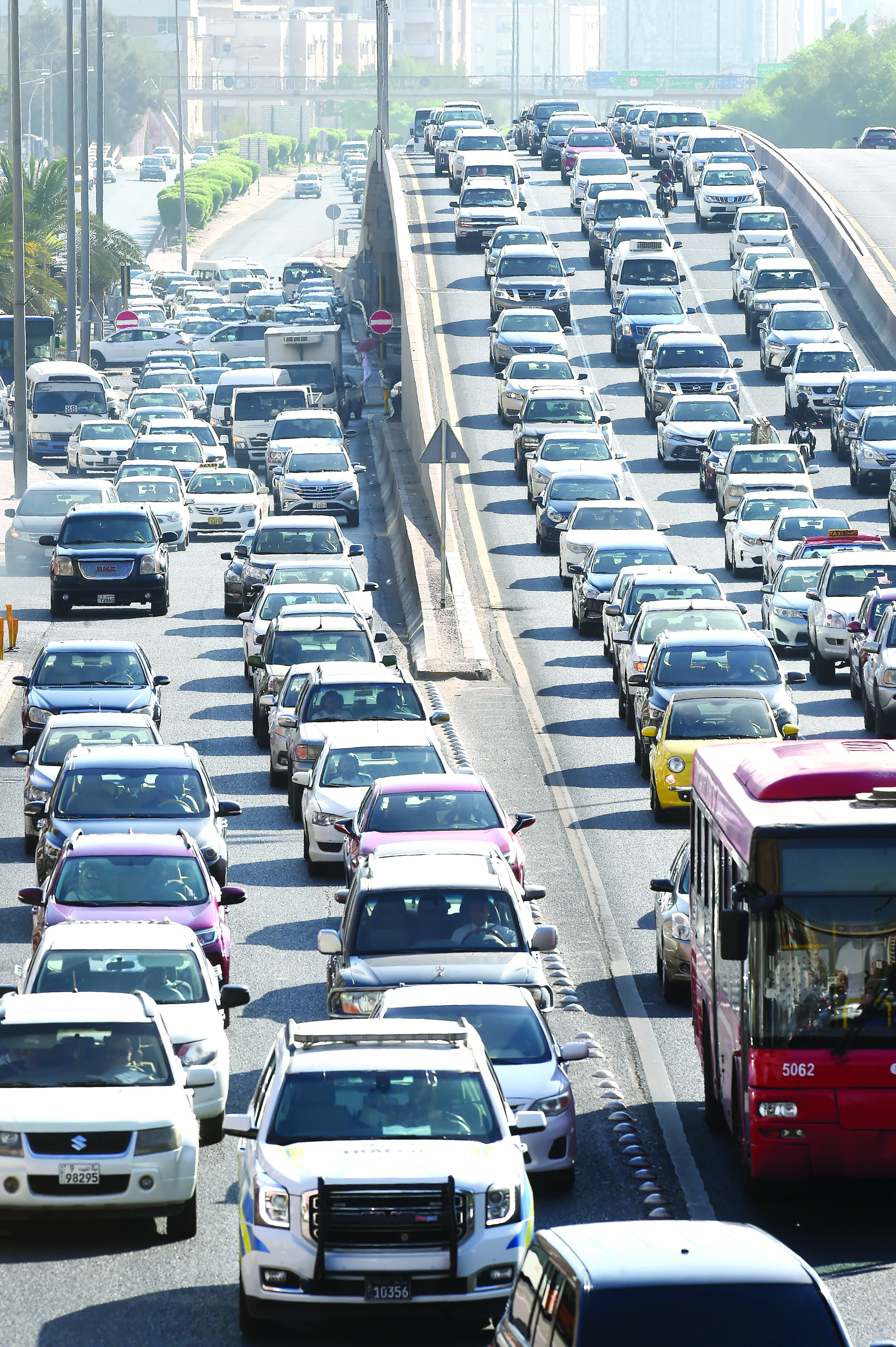 ... وبدأت المعاناة  	   (تصوير أسعد عبدالله)