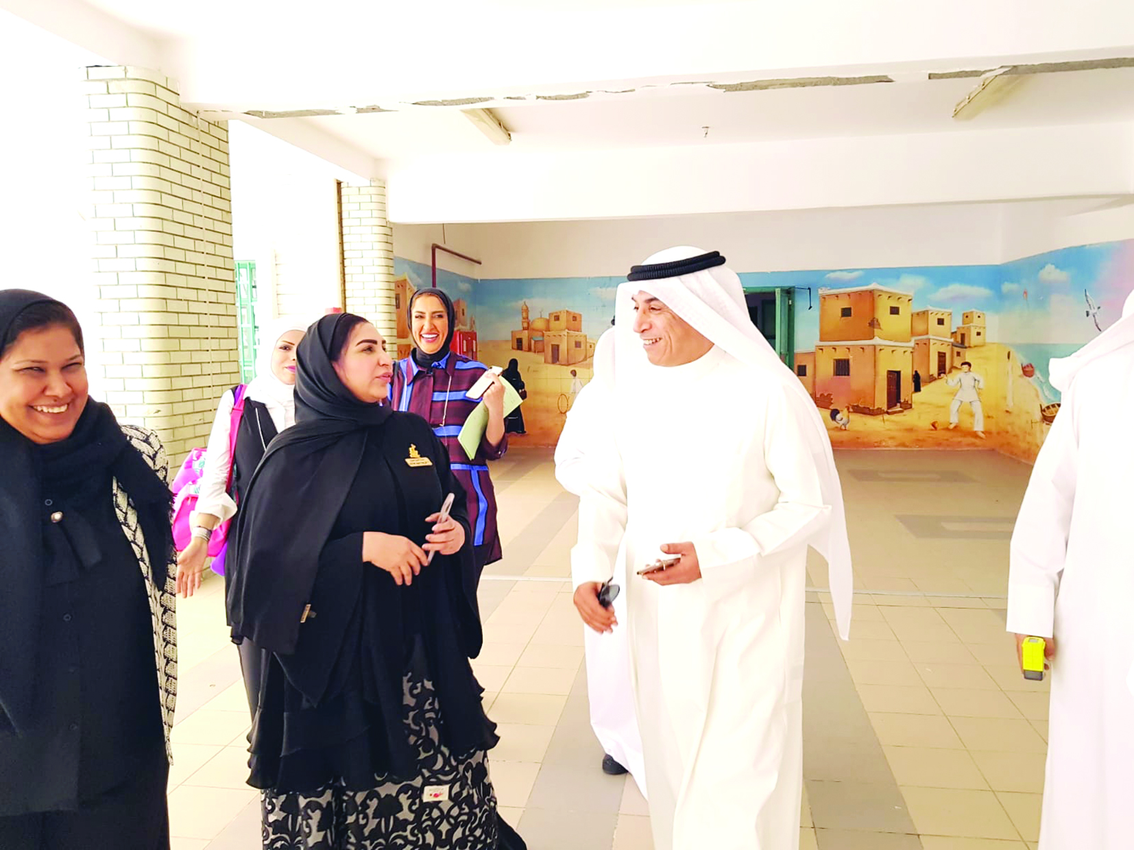 الوزير لدى زيارته مدرسة الفضل بن العباس