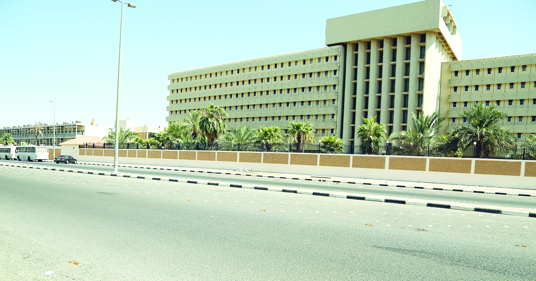 u0645u0648u0627u0642u0641 u0643u0644u064au0629 u0627u0644u0622u062fu0627u0628 u0641u064a u0643u064au0641u0627u0646 u062eu0627u0644u064au0629 u0645u0646 u0627u0644u0633u064au0627u0631u0627u062a t(u062au0635u0648u064au0631 u0645u062du0645u062f u0623u0628u0648 u0627u0644u062fu0647u0628)