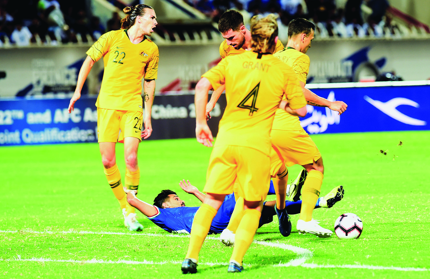 u00abu0641u064au0635u0644 u0632u0627u064au062f u0639u0644u0649 u0627u0644u0623u0631u0636u00bb... u0635u0648u0631u0629 u062au0639u0643u0633 u0648u0627u0642u0639 u00abu0627u0644u0623u0632u0631u0642u00bb u062eu0644u0627u0644 u0627u0644u0634u0648u0637 u0627u0644u0623u0648u0644t(u062au0635u0648u064au0631 u0623u0633u0639u062f u0639u0628u062fu0627u0644u0644u0647)