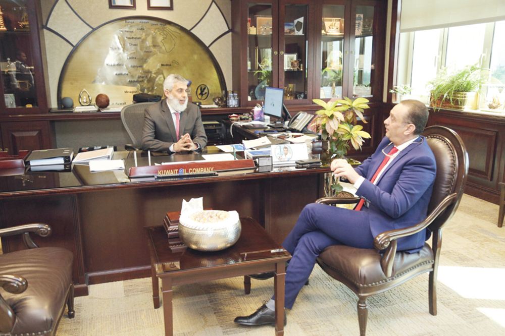 سلطان متحدثاً للزميل إيهاب حشيش