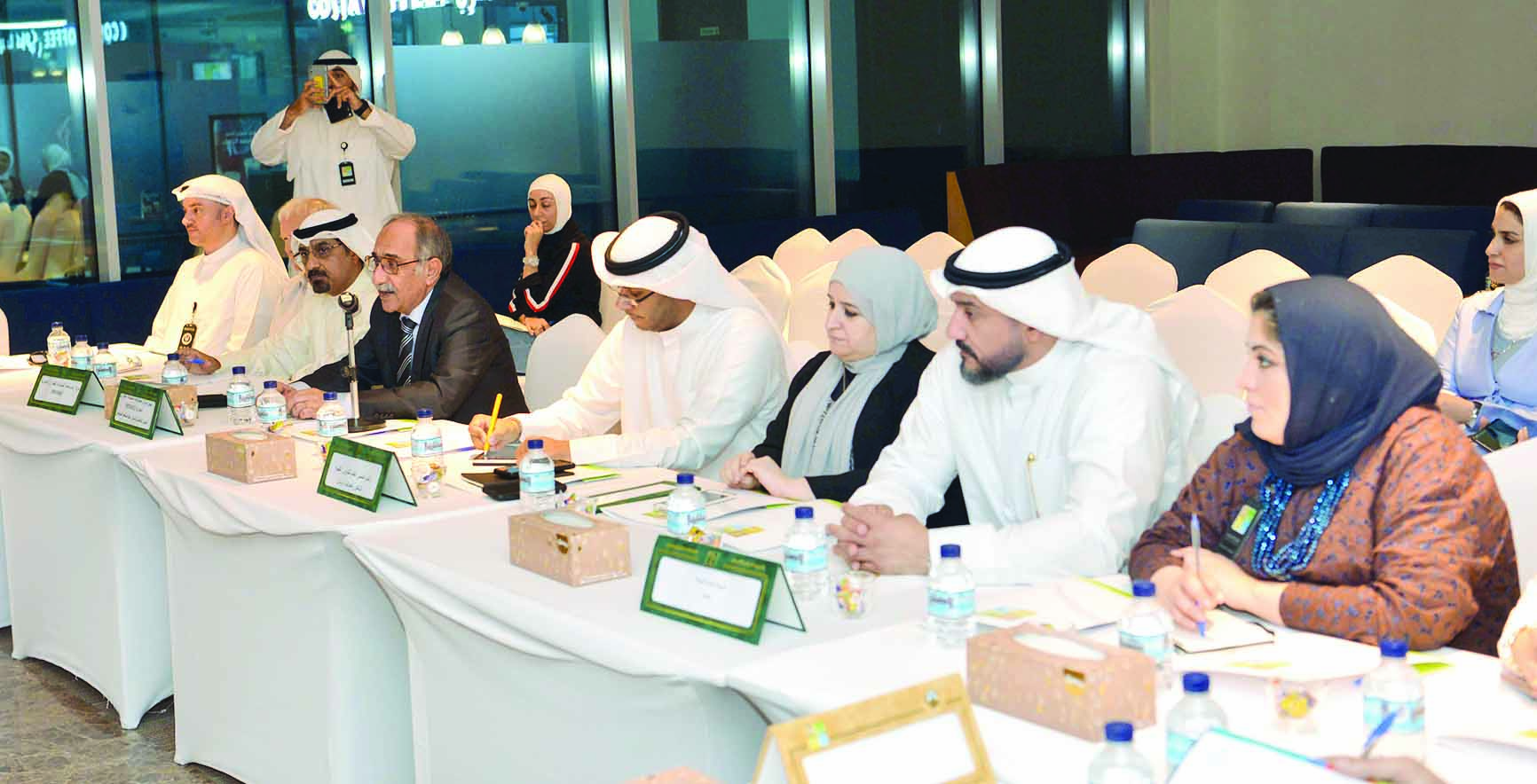 u0627u0644u0645u062au062du062fu062bu0648u0646 u0641u064a u062cu0644u0633u0629 u0627u0644u0646u0642u0627u0634t(u062au0635u0648u064au0631 u0646u0627u064au0641 u0627u0644u0639u0642u0644u0629)