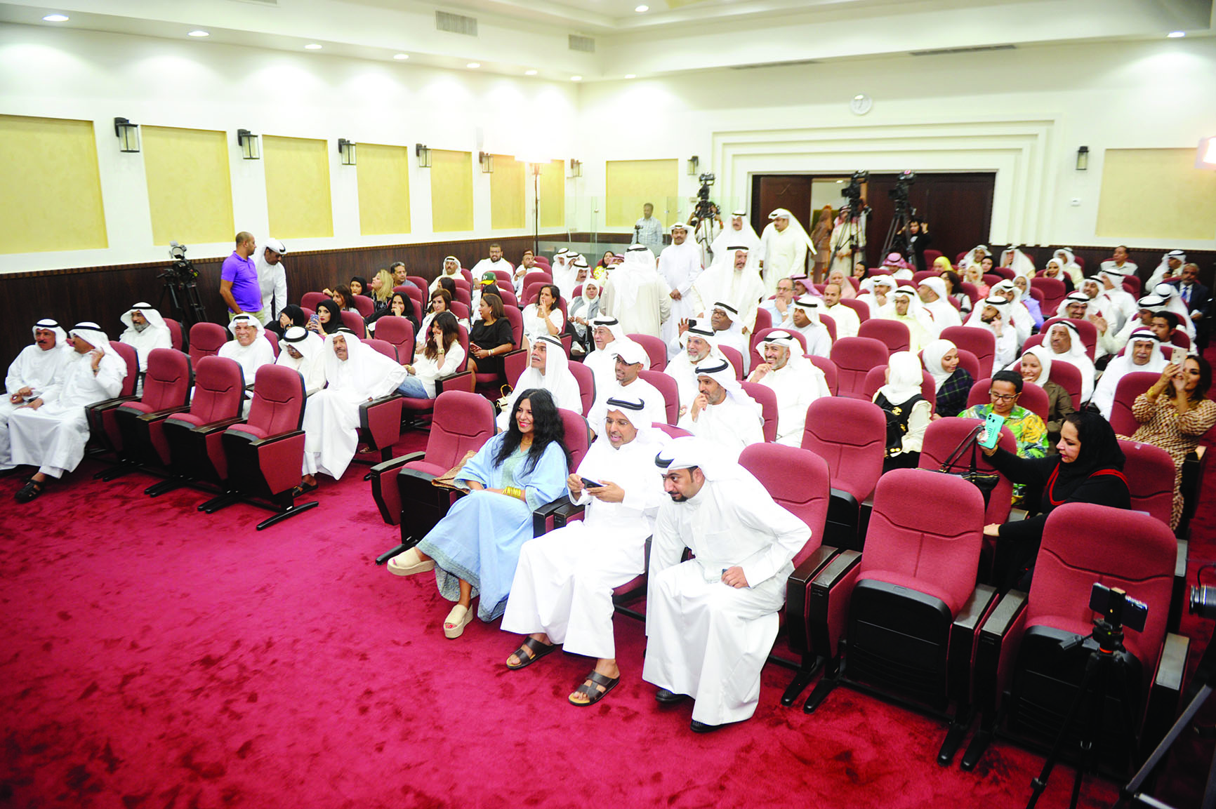حضور الأمسية الكثيف		 (تصوير بسام زيدان)