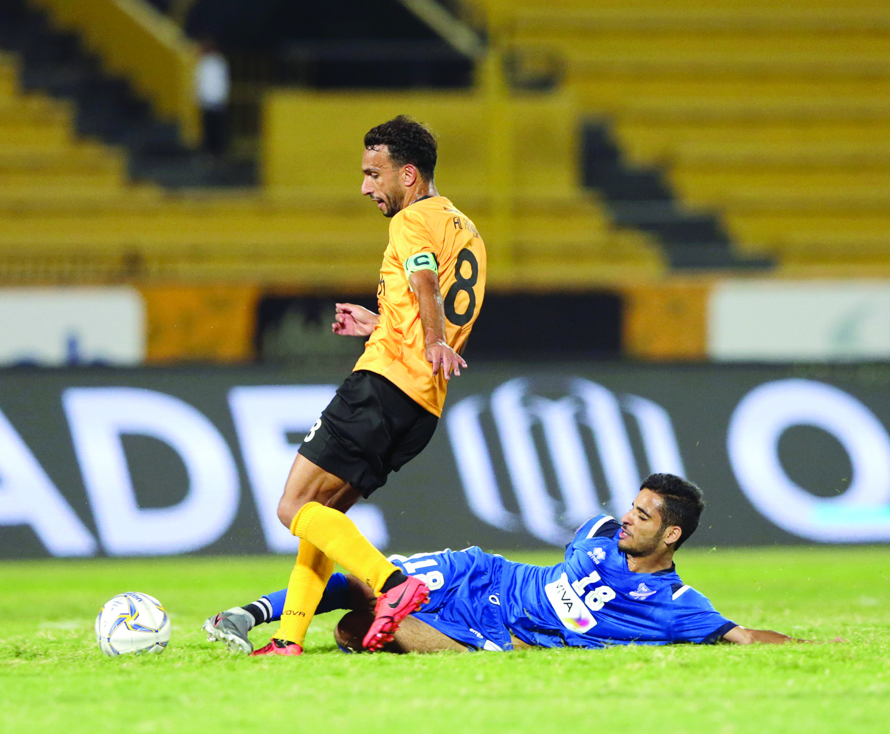 u0635u0627u0644u062d u0627u0644u0634u064au062e u00abu0639u0645u064au062f u0644u0627u0639u0628u064a u0627u0644u062fu0648u0631u064au00bb u062eu0644u0627u0644 u0645u0628u0627u0631u0627u0629 u0641u0631u064au0642u0647 u0627u0644u0642u0627u062fu0633u064au0629 u0623u0645u0627u0645 u0627u0644u062au0636u0627u0645u0646            t     (u0627u0644u0623u0632u0631u0642 u062fu0648u062a u0643u0648u0645)