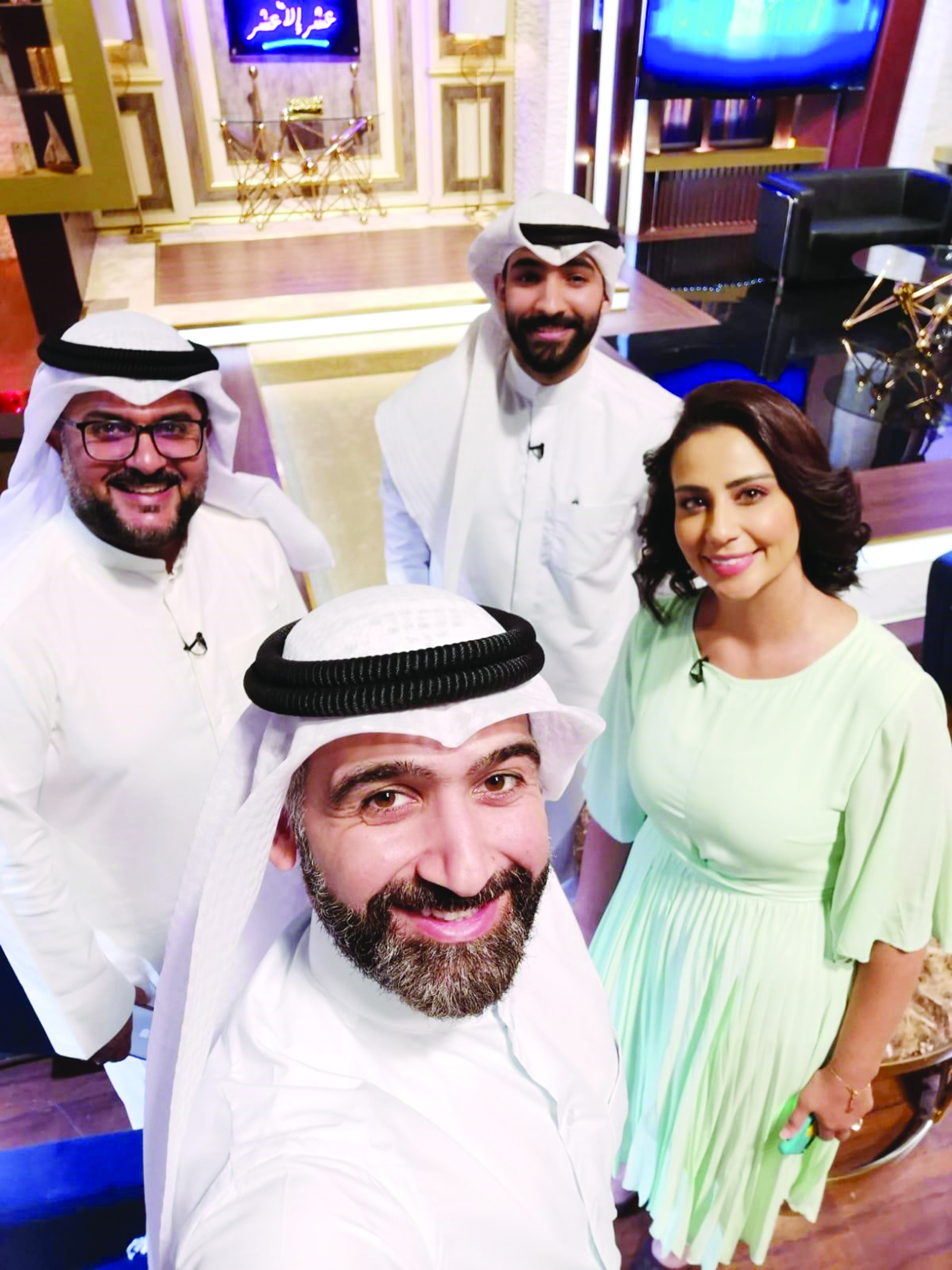 ... و«سيلفي» آخر لأحمد إيراج ومشاري البلام مع المذيعين أحمد الزيد وخلود محمد