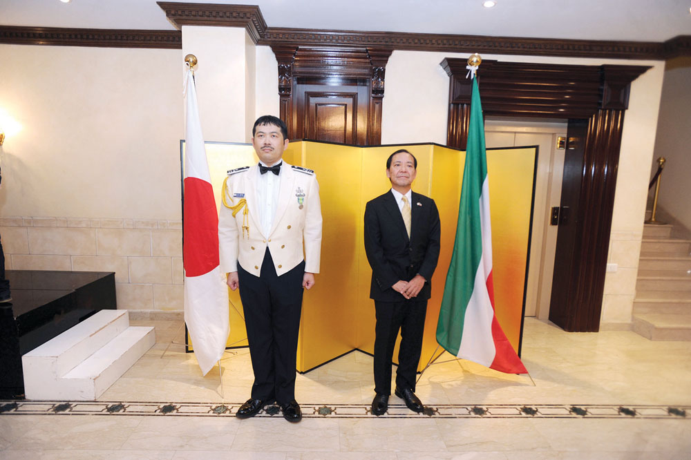  u0627u0644u0633u0641u064au0631 u0623u0634u064au0643u064a u0648u0627u0644u0645u0644u062du0642 u0627u0644u0639u0633u0643u0631u064a u0623u0631u064au0645u0627t (u062au0635u0648u064au0631 u0628u0633u0627u0645 u0632u064au062fu0627u0646)