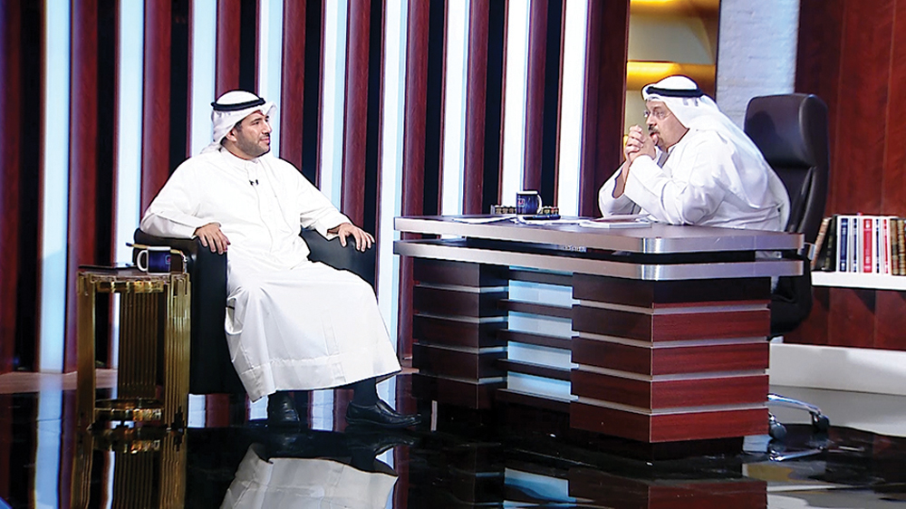 عبدالله الأحمد خلال الحوار مع الزميل وليد الجاسم