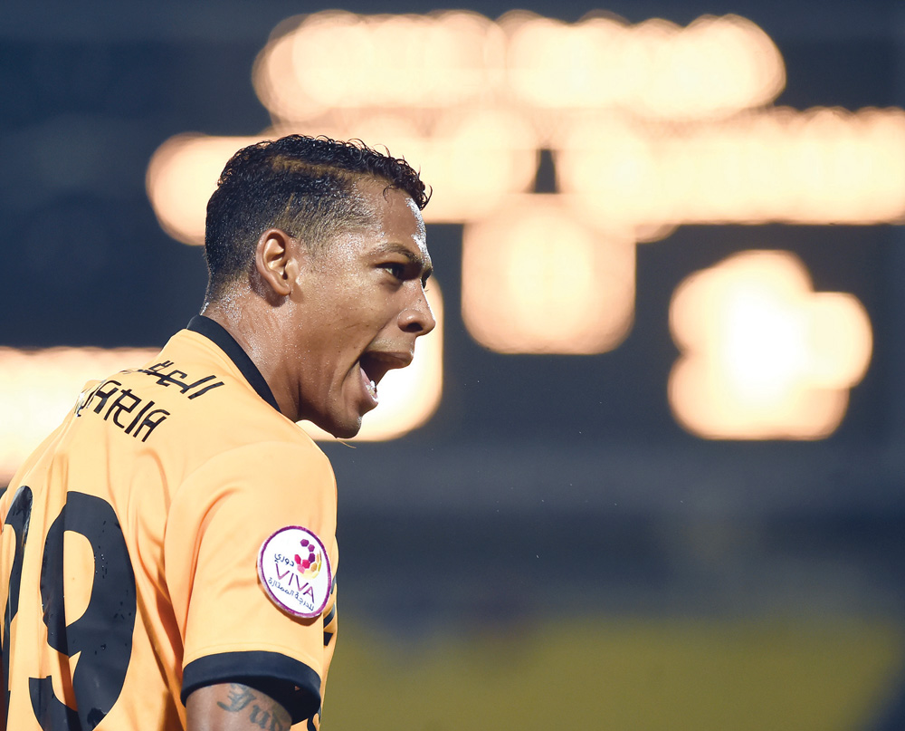  البرازيلي رونينيو محتفلاً بهدفه في مرمى العربي 	(تصوير أسعد عبدالله)