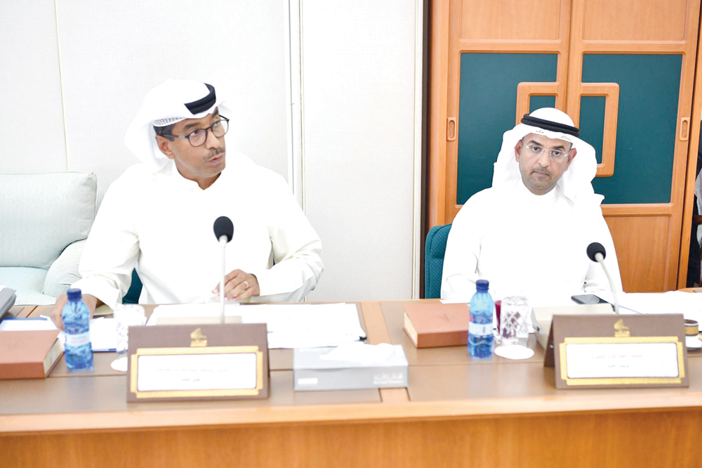 u0648u0632u064au0631 u0627u0644u0645u0627u0644u064au0629 u0644u062fu0649 u062du0636u0648u0631u0647 u0627u062cu062au0645u0627u0639 u0627u0644u0644u062cu0646u0629 u0627u0644u0645u0627u0644u064au0629 u0627u0644u0628u0631u0644u0645u0627u0646u064au0629