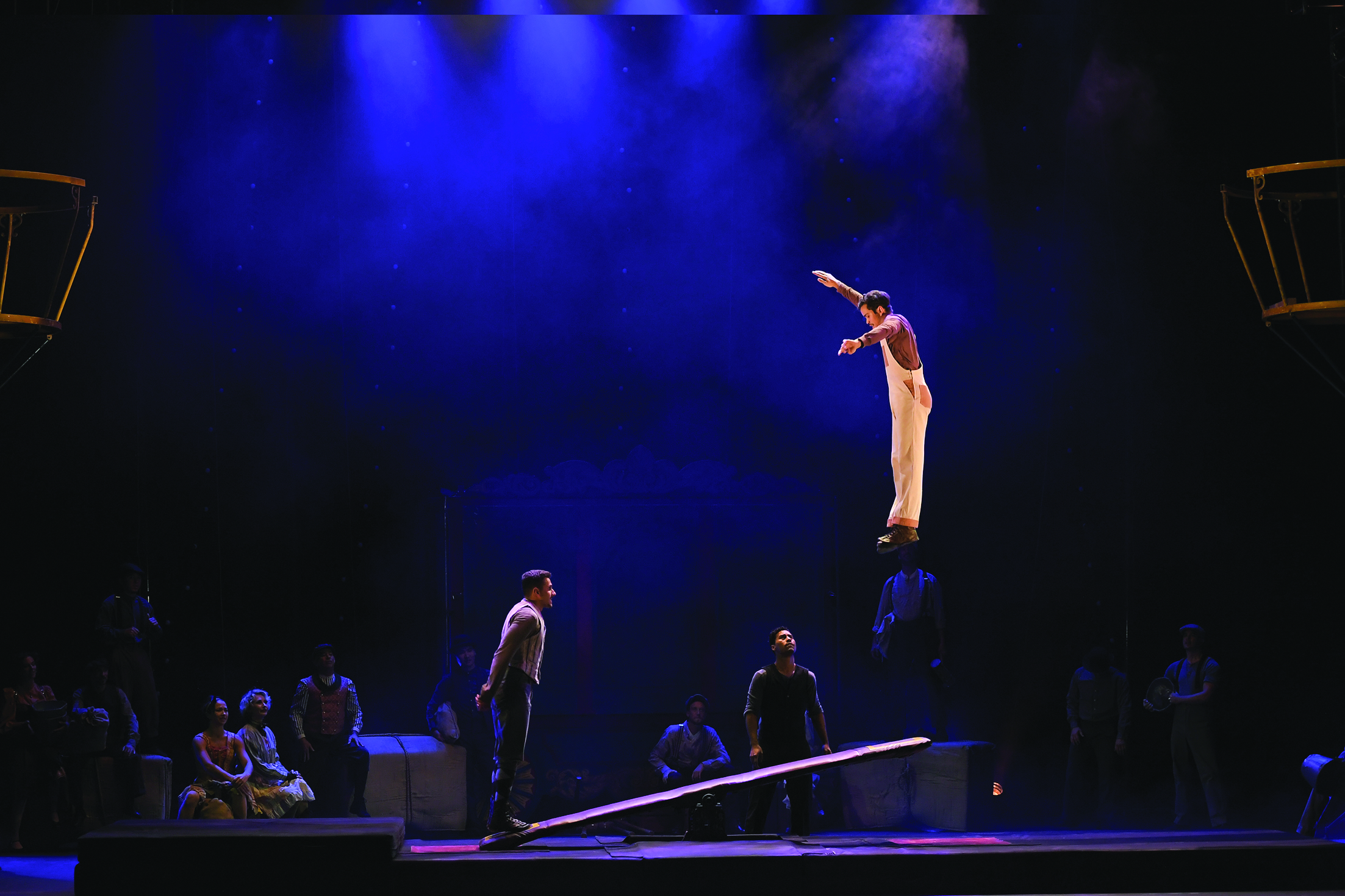 مجموعة مثيرة من الحركات البهلوانية