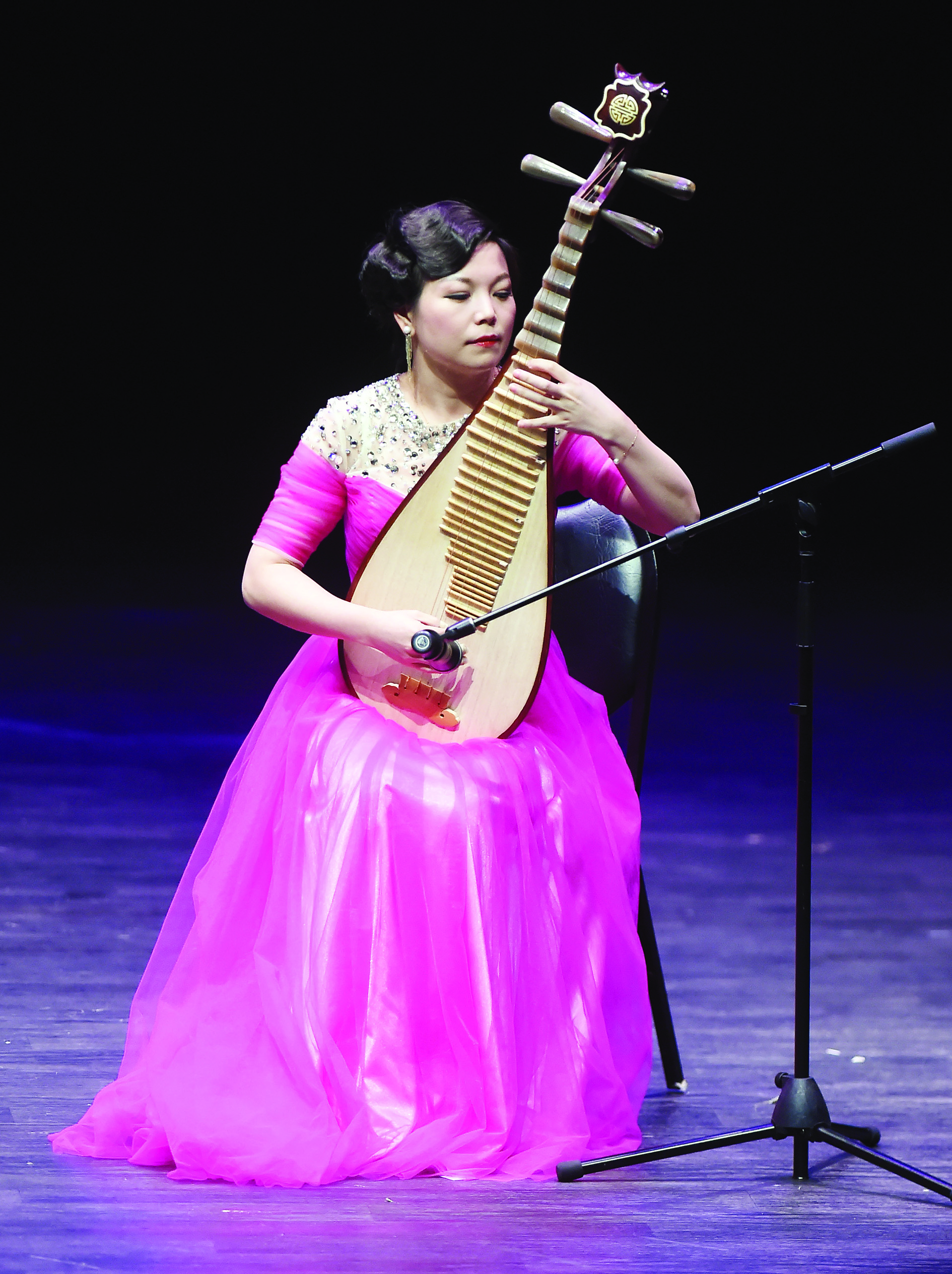 على أنغام الوتر