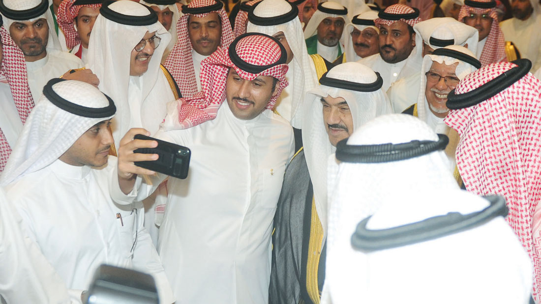 سيلفي مع المحمد بحضور الجراح والسفير السعودي