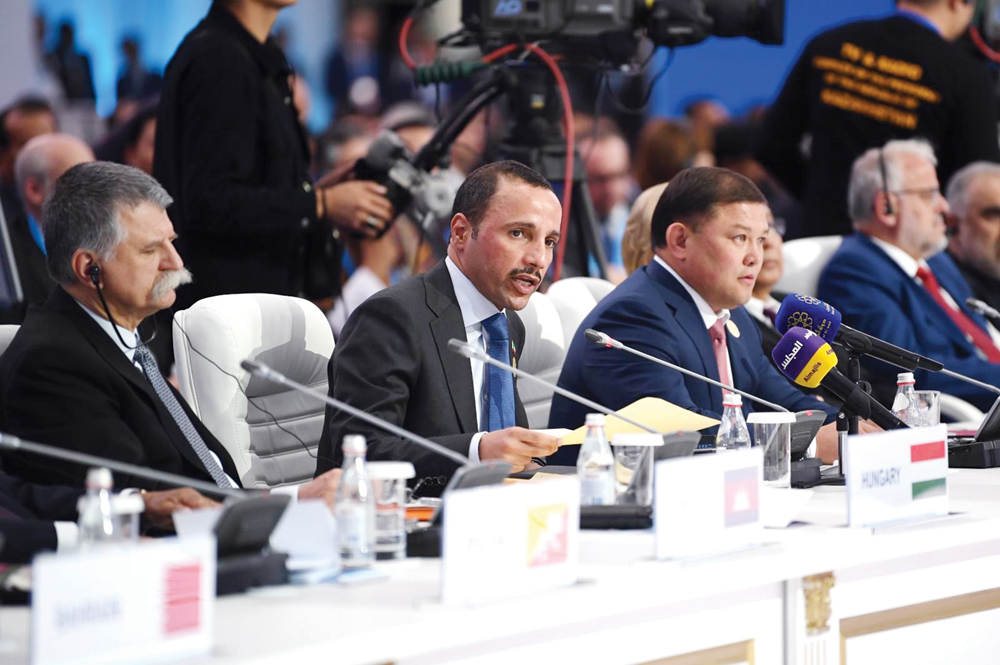 ... ومتحدثاً أمام المؤتمر 