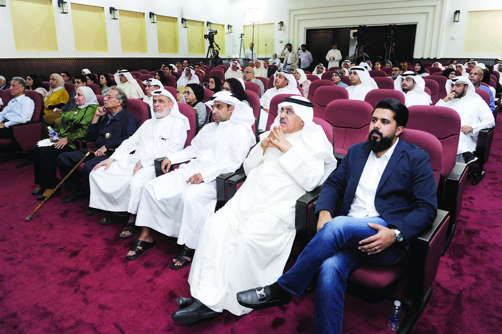 u062cu0627u0646u0628 u0645u0646 u0627u0644u062du0636u0648u0631                    t        (u062au0635u0648u064au0631 u0628u0633u0627u0645 u0632u064au062fu0627u0646)