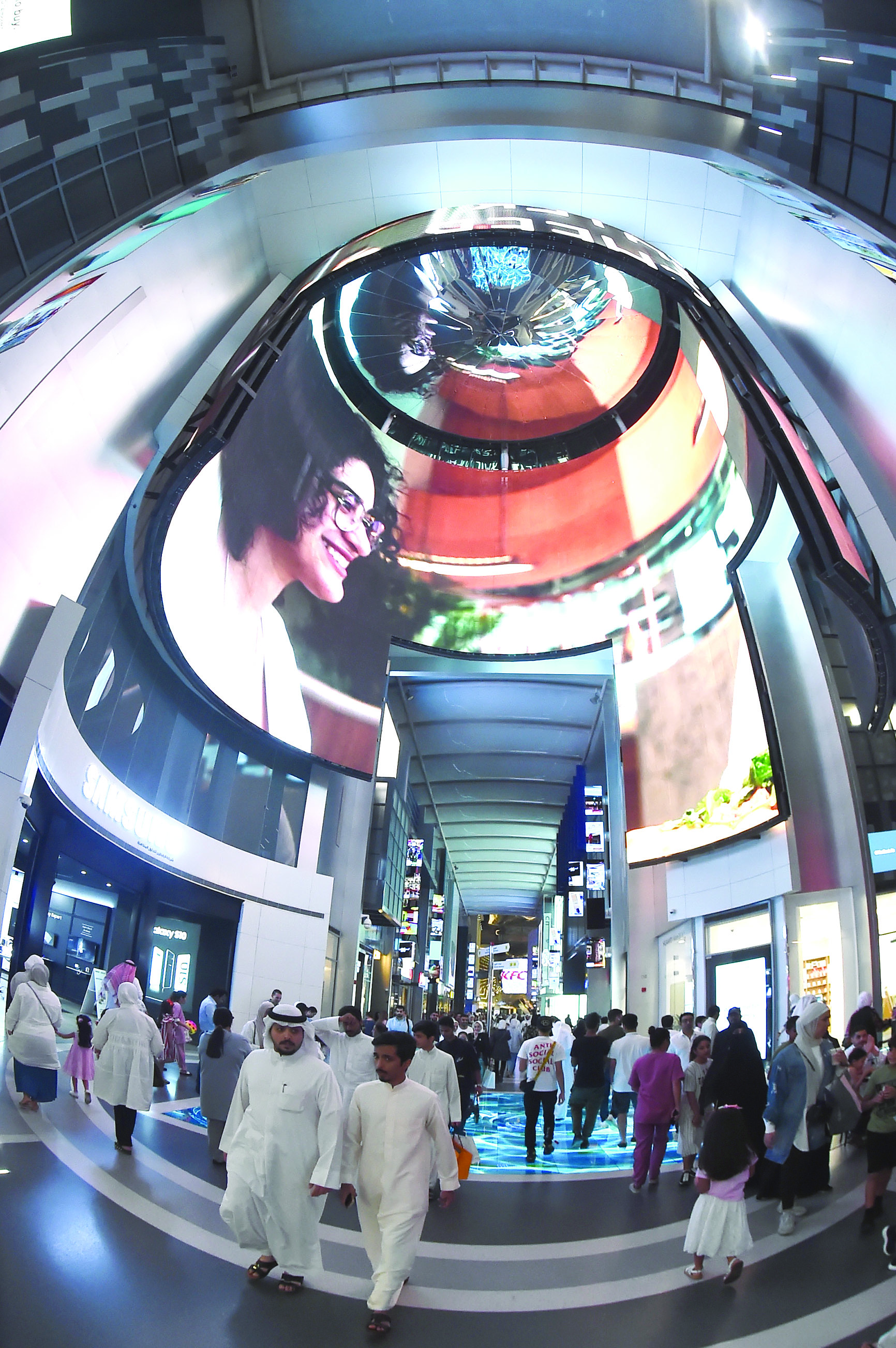 كل ما يحتاجه المستهلك تحت سقف واحد