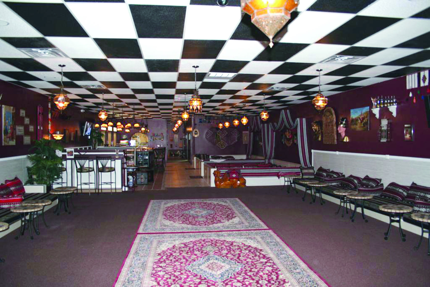 داخل المقهى 