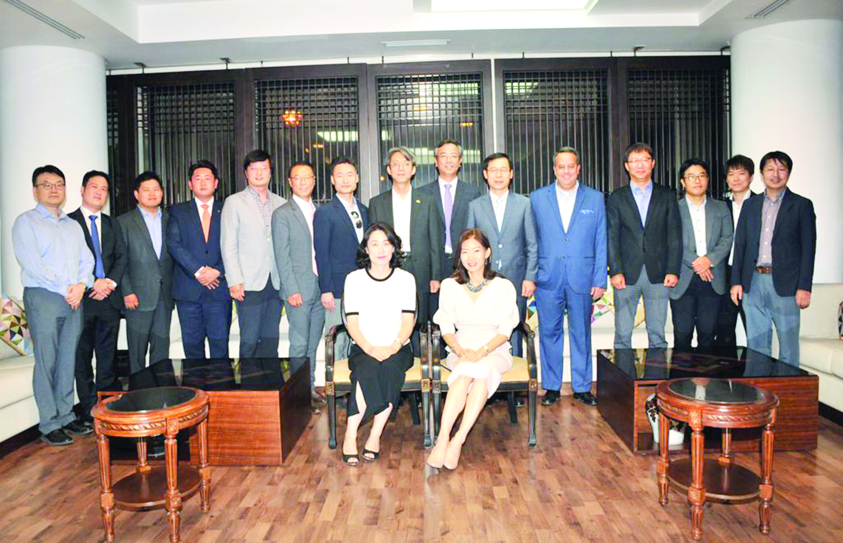 u0627u0644u0633u0641u064au0631 u0627u0644u0643u0648u0631u064a u0645u0639 u0646u0627u0626u0628u0647 u064au062au0648u0633u0637u0627u0646 u0645u062fu064au0631u064a u0643u0628u0631u0649 u0627u0644u0634u0631u0643u0627u062a u0627u0644u0643u0648u0631u064au0629 u0627u0644u0639u0627u0645u0644u0629 u0641u064a u0627u0644u0643u0648u064au062a