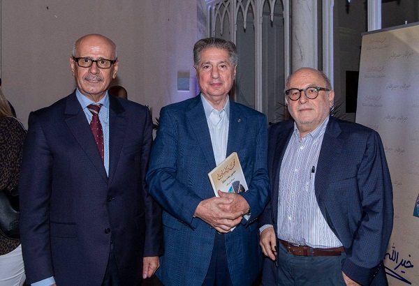 الرئيس الجميل متوسطا خير الله والسفير المغربي في بيروت