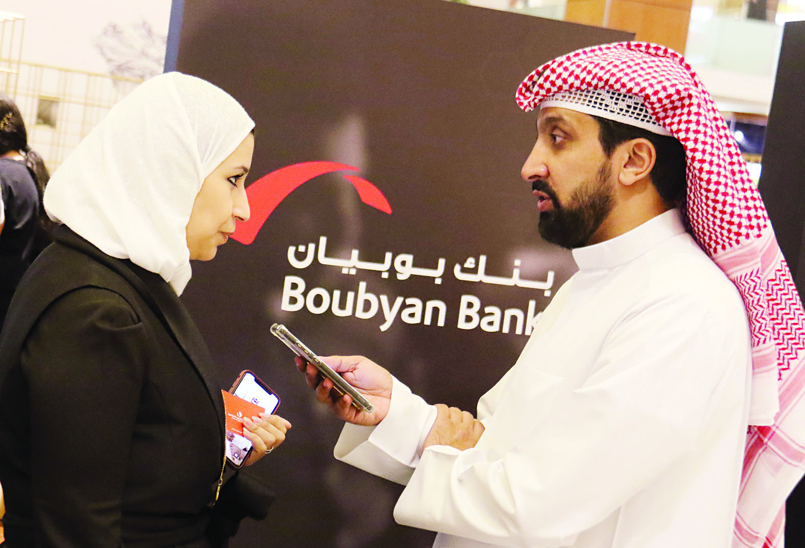  فيّ المطوع متحدثة للزميل غانم السليماني 