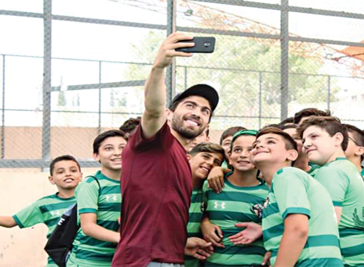 u0627u0644u062eu0637u064au0628 u0645u062au062du0645u0651u0633 u0644u0646u0642u0644 u062eu0628u0631u0627u062au0647 u0625u0644u0649 u0627u0644u062cu064au0644 u0627u0644u0635u0627u0639u062f 