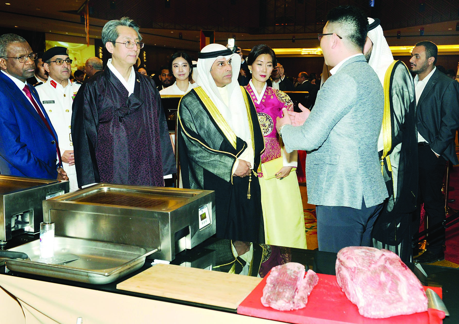 u062cu0648u0644u0629 u0639u0644u0649 u0627u0644u0645u0639u0631u0636 u0627u0644u0645u0635u0627u062du0628 u0644u0644u0635u0646u0627u0639u0627u062a u0627u0644u0643u0648u0631u064au0629    t               (u062au0635u0648u064au0631 u0628u0633u0627u0645 u0632u064au062fu0627u0646)