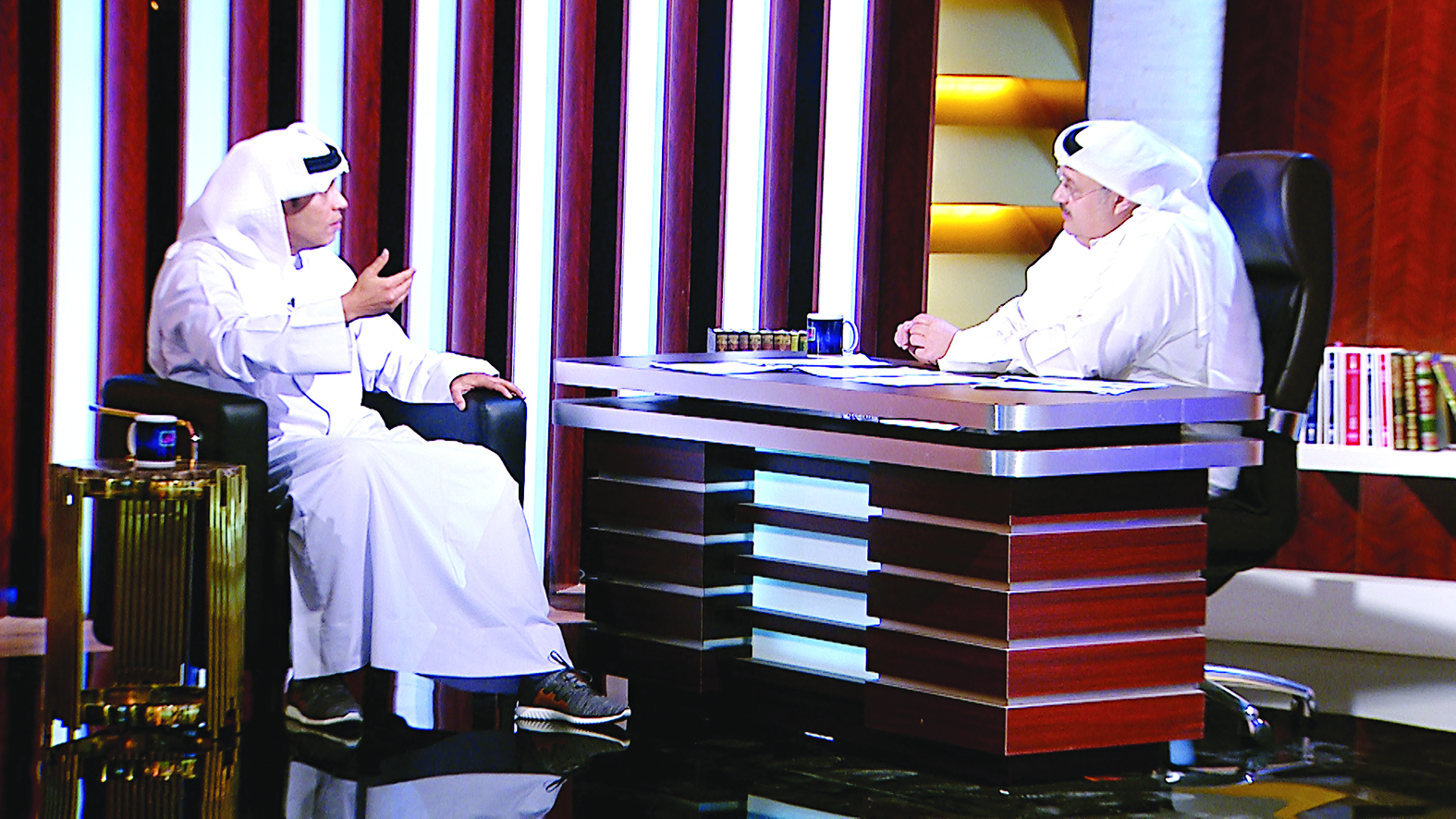 بوزبر خلال الحوار مع الزميل وليد الجاسم في برنامج «عشر إلا عشر»