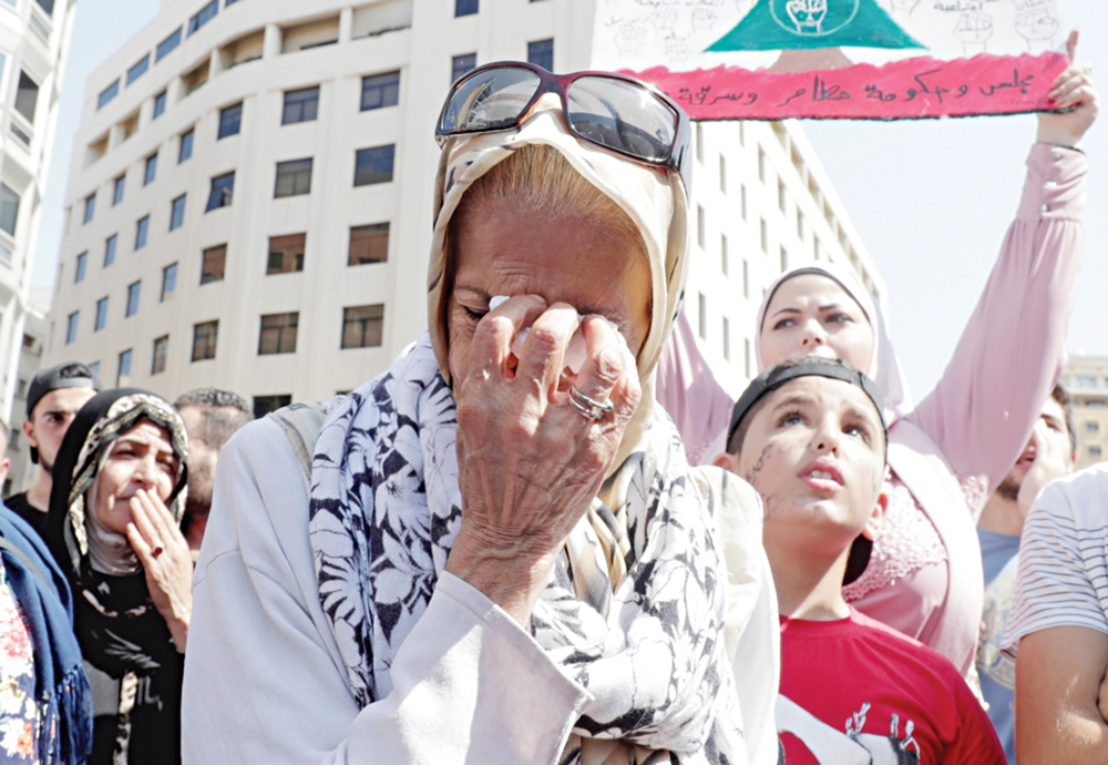  u0645u064fu0633u0646u0629 u062au0645u0633u062d u062fu0645u0648u0639u0647u0627 u062eu0644u0627u0644 u062au0638u0627u0647u0631u0629 u0641u064a u0633u0627u062du0629 u0627u0644u0634u0647u062fu0627u0621 u0641u064a u0628u064au0631u0648u062a u0623u0645u0633t (u0623 u0641 u0628)