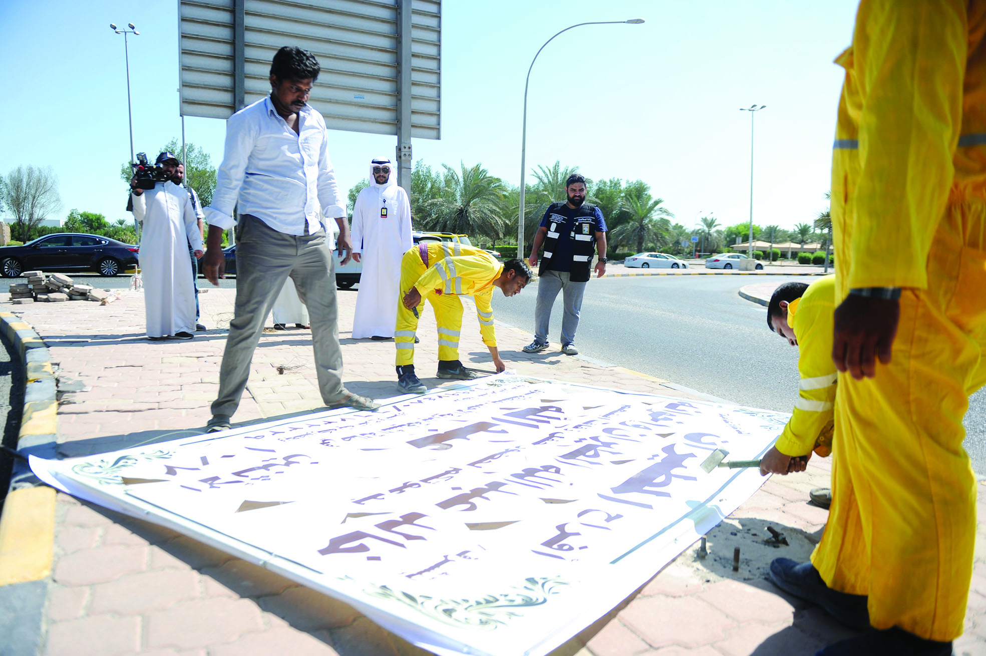 u0639u0645u0627u0644 u0628u0644u062fu064au0629 u0627u0644u0643u0648u064au062a u064au0631u0641u0639u0648u0646 u0625u0639u0644u0627u0646u0627u064b u0645u062eu0627u0644u0641u0627u064b t(u062au0635u0648u064au0631 u0628u0633u0627u0645 u0632u064au062fu0627u0646)