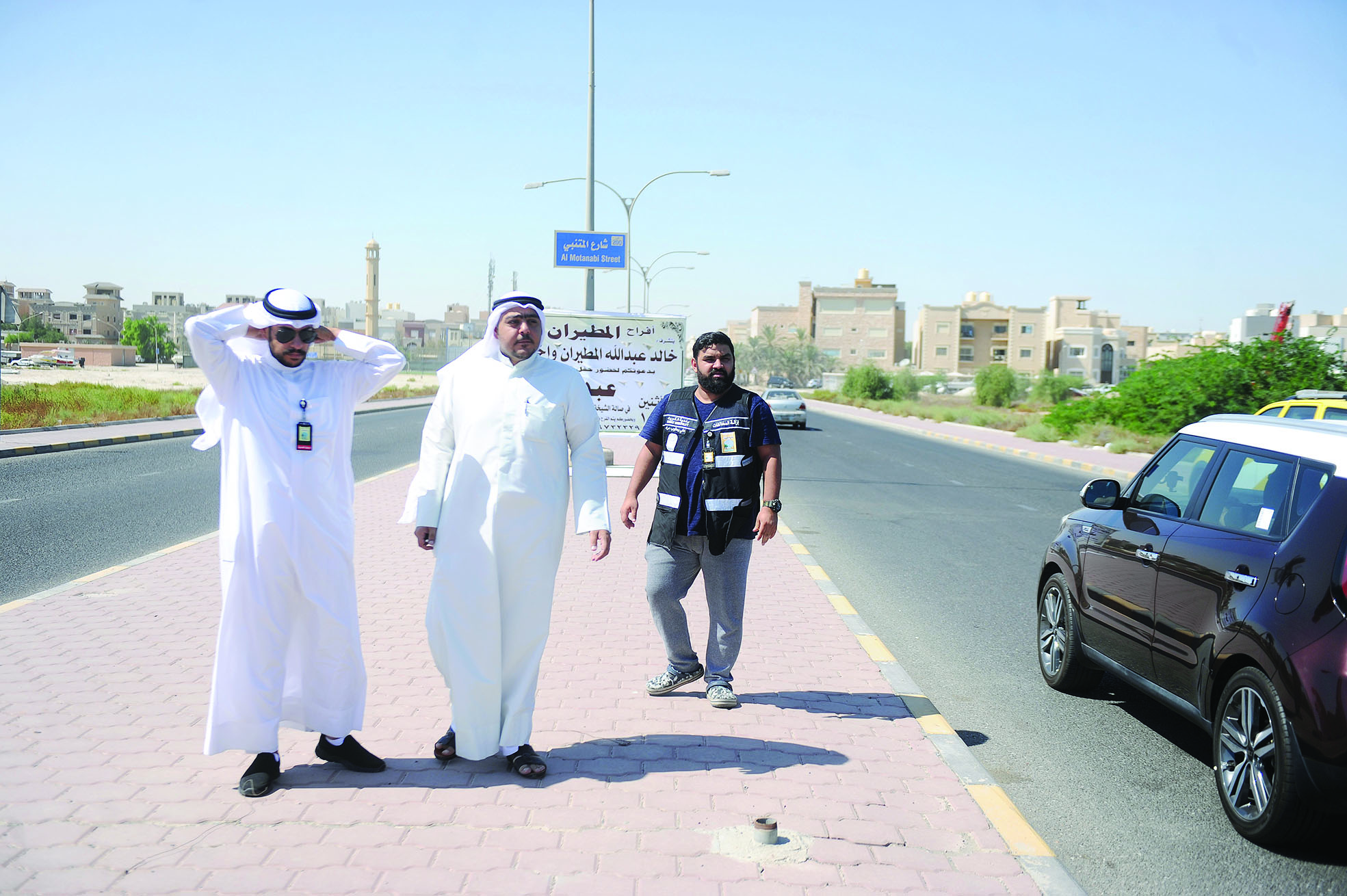 رمضان وفريقه يتابعون العمل 