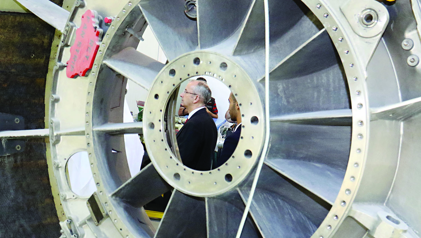 محرك طائرة في الكلية