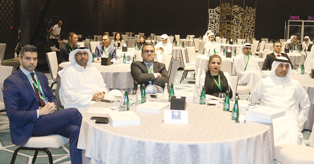 مشاركون في الملتقى	 (تصوير سعود سالم)