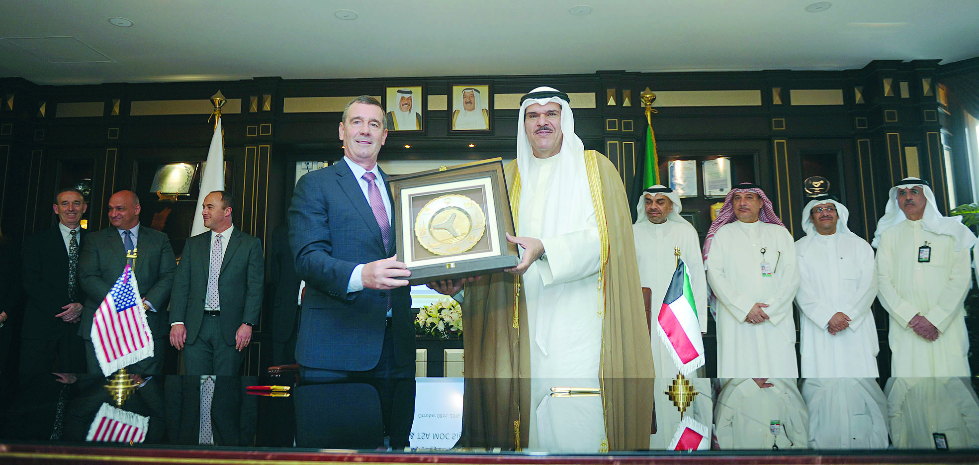 تبادل الدروع التذكارية