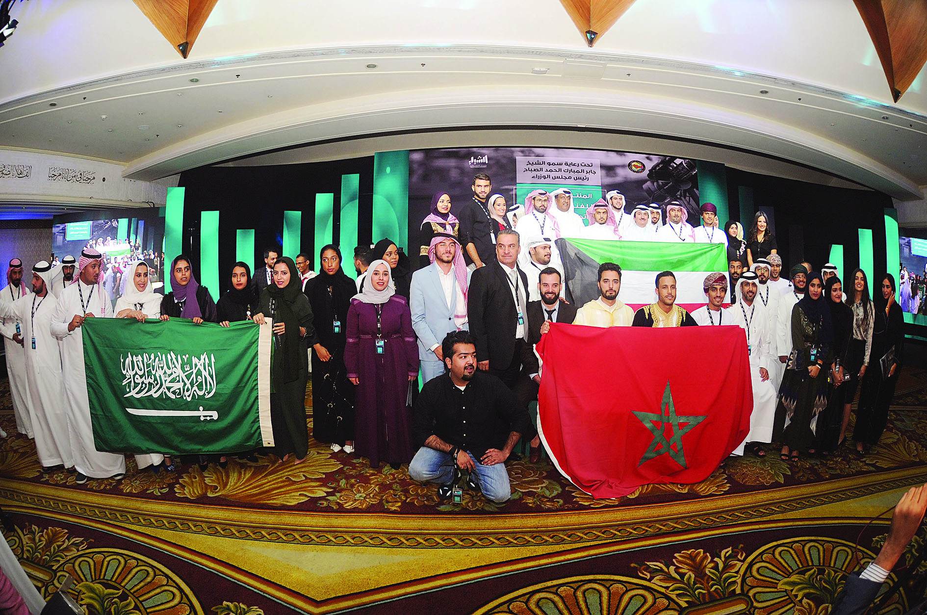 u0645u0645u062bu0644u0648 u0627u0644u0643u0648u064au062a u0648u0627u0644u0633u0639u0648u062fu064au0629 u0648u0627u0644u0645u063au0631u0628 u0641u064a u062eu062au0627u0645 u0627u0644u0645u0644u062au0642u0649t (u062au0635u0648u064au0631 u0628u0633u0627u0645 u0632u064au062fu0627u0646)