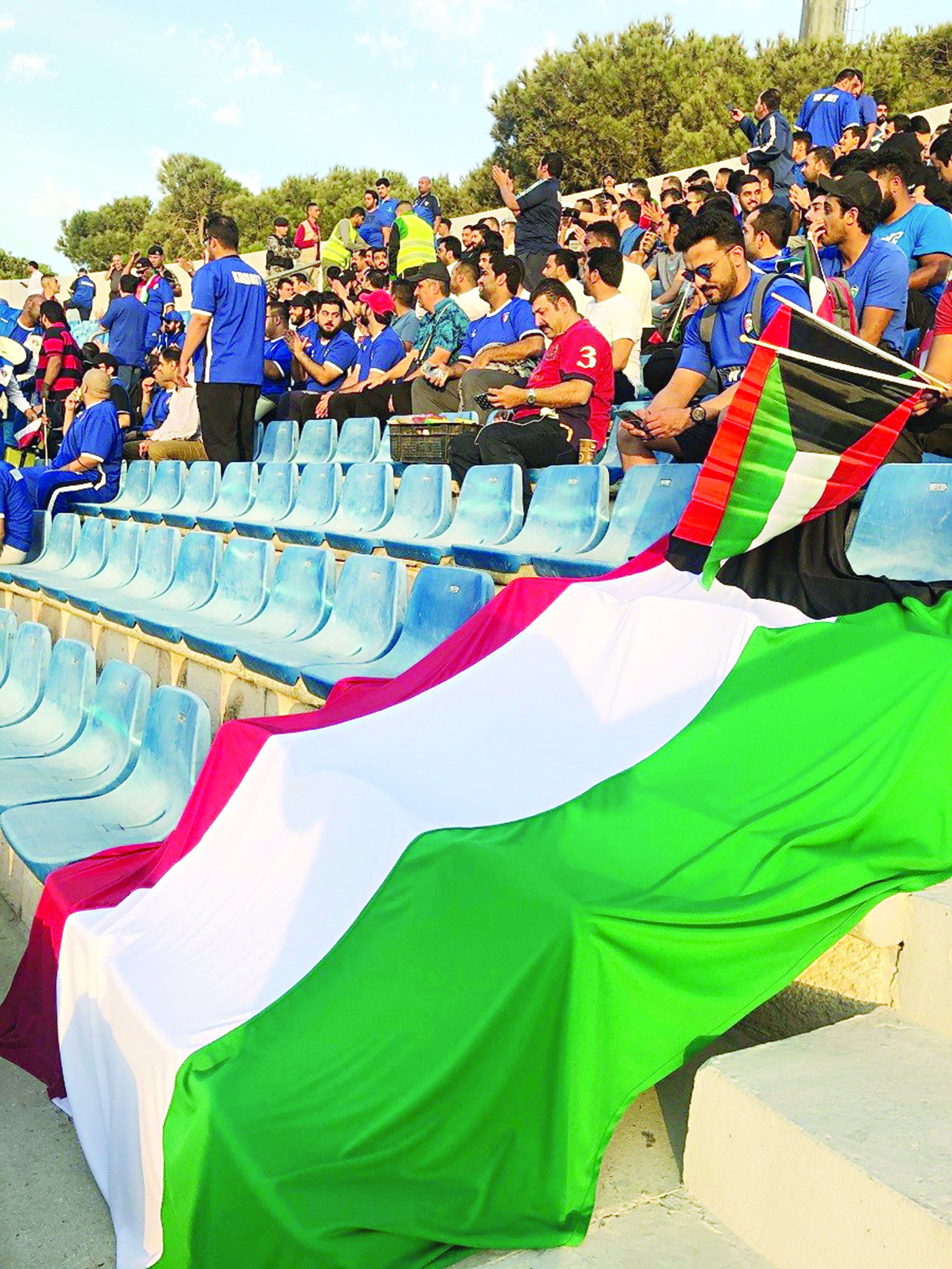 الجماهير الكويتية ترفع العلم «الغالي» في استاد عمّان الدولي	(كونا)