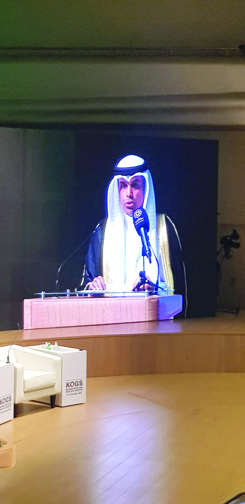 الفاضل متحدثاً