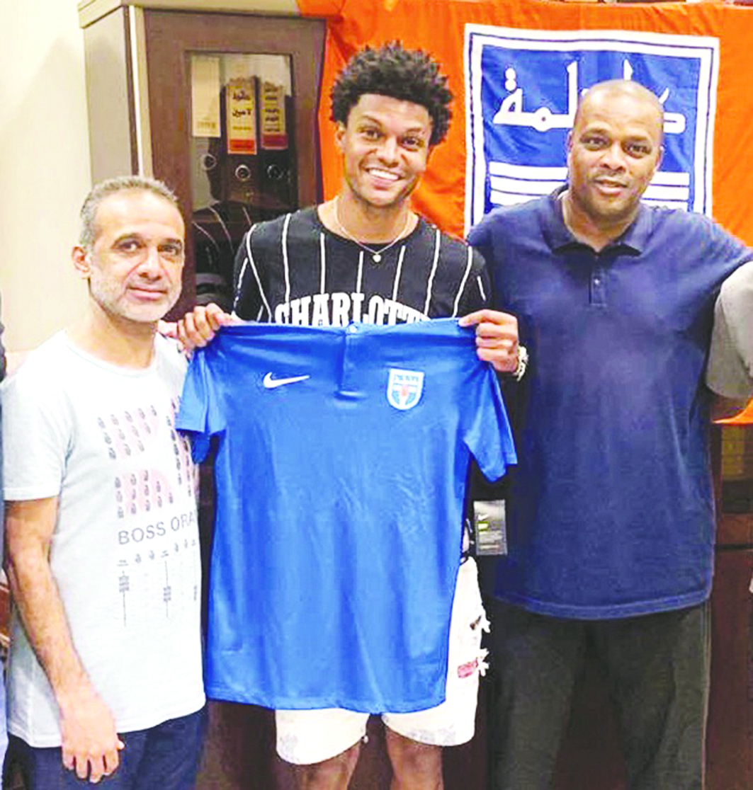 برونو متوسطاً فواز بخيت وبدر حجي