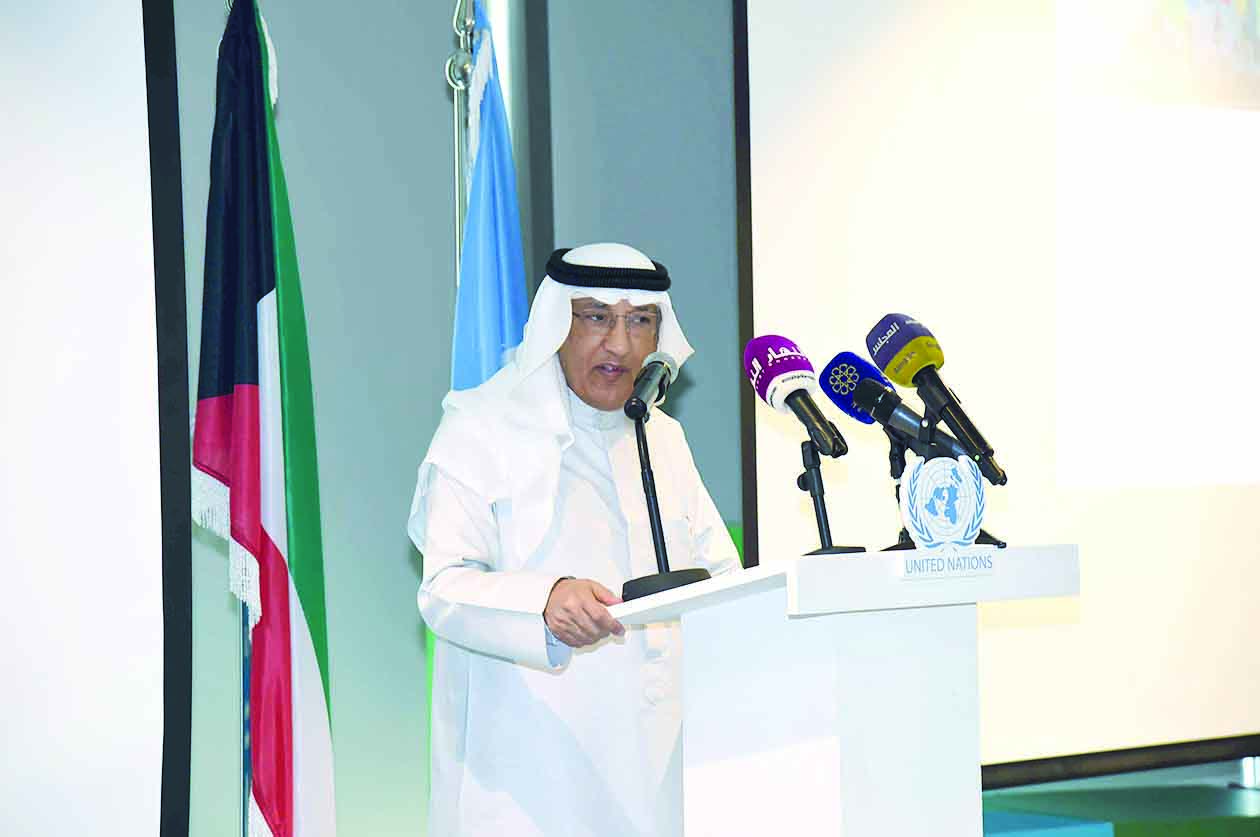 السفير عبدالعزيز الشارخ