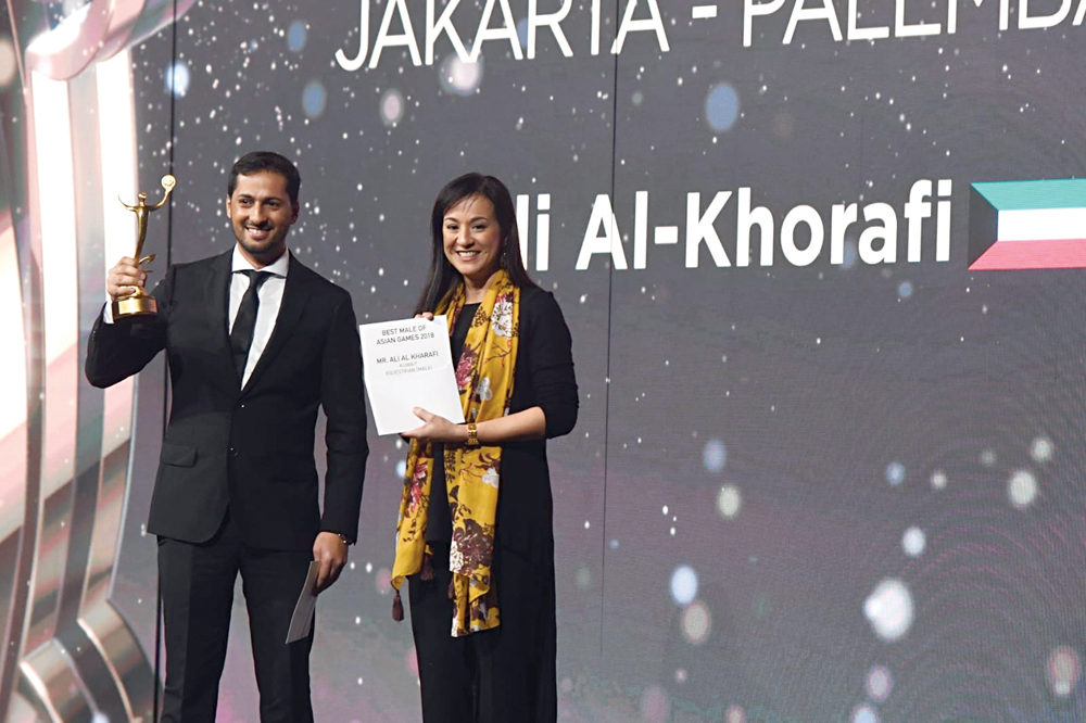 u0627u0644u0641u0627u0631u0633 u0639u0644u064a u0627u0644u062eu0631u0627u0641u064a u0645u062au0633u0644u0651u0650u0645u0627u064b u0627u0644u062cu0627u0626u0632u0629 