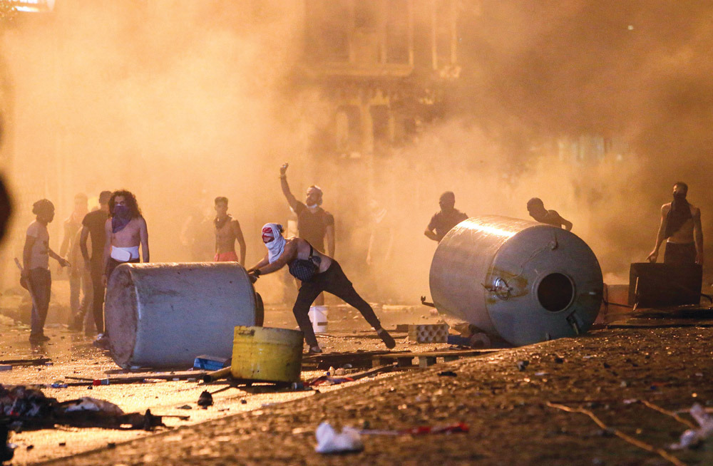 مواجهات ليلية في العاصمة اللبنانية	 (ا ف ب)