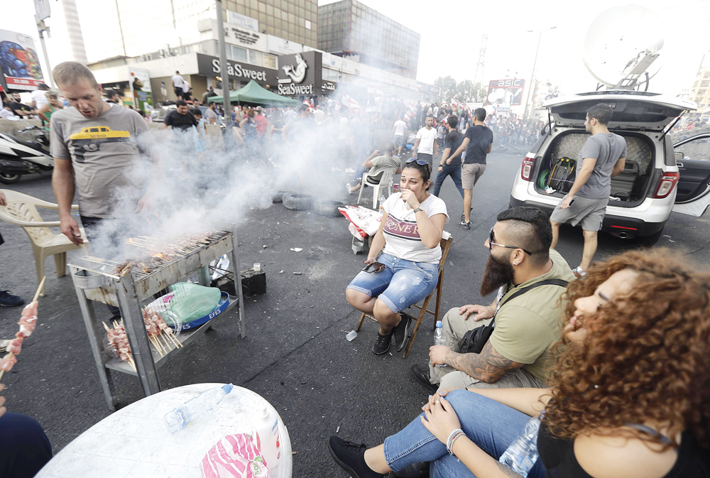 مشاوي في منتصف الطريق بجونية	 (ا ف ب)